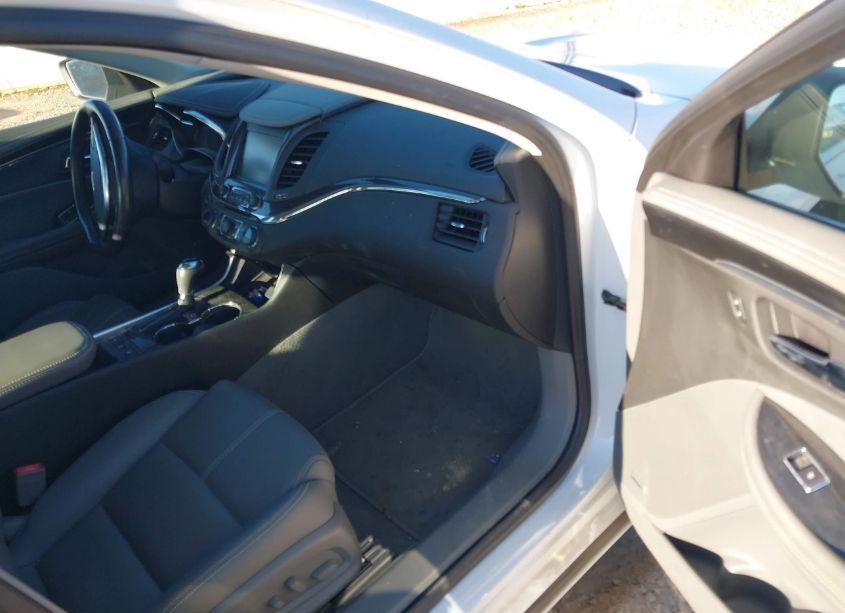 Photo 5 of 2018 Chevrolet Impala 1LT (VIN 2G1105S34J9177630)