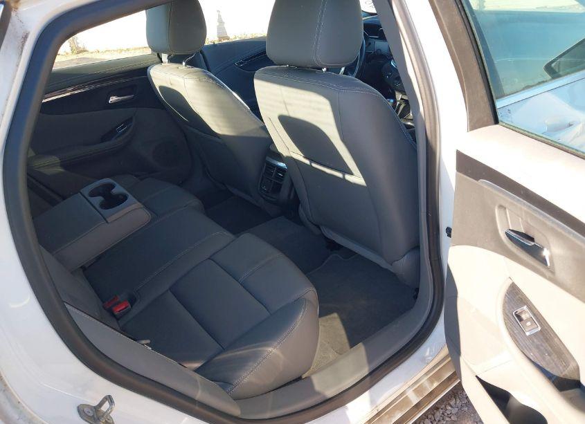 Photo 8 of 2018 Chevrolet Impala 1LT (VIN 2G1105S34J9177630)