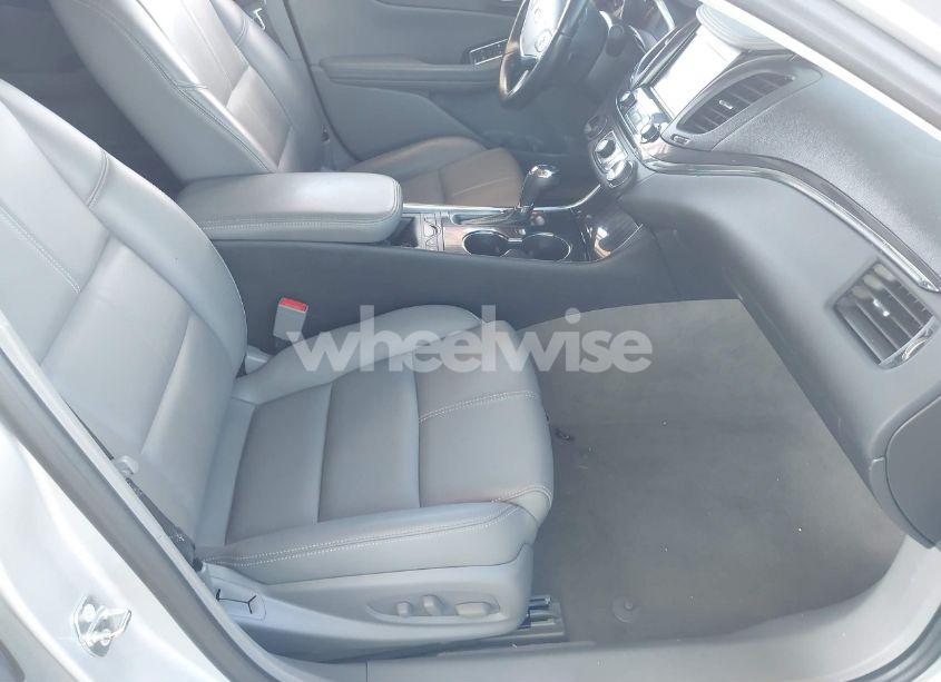 Photo 5 of 2018 Chevrolet Impala 1LT (VIN 2G1105S35J9106856)