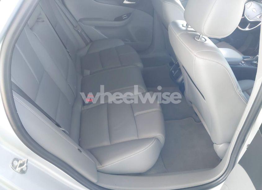 Photo 8 of 2018 Chevrolet Impala 1LT (VIN 2G1105S35J9106856)