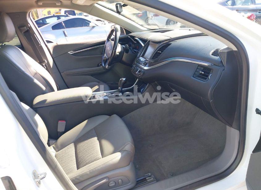 Photo 5 of 2018 Chevrolet Impala 1LT (VIN 2G1105S35J9116612)