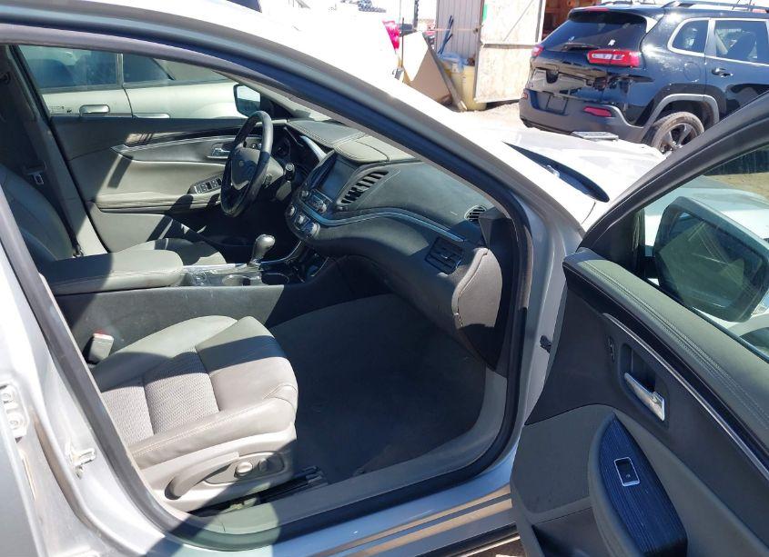 Photo 5 of 2018 Chevrolet Impala 1LT (VIN 2G1105S35J9143910)