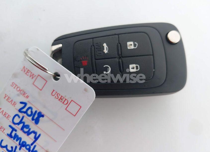 Photo 11 of 2018 Chevrolet Impala 1LT (VIN 2G1105S35J9166927)