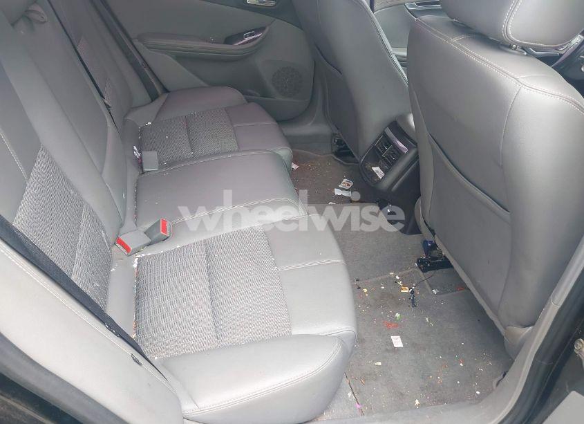 Photo 8 of 2017 Chevrolet Impala 1LT (VIN 2G1105S36H9186498)