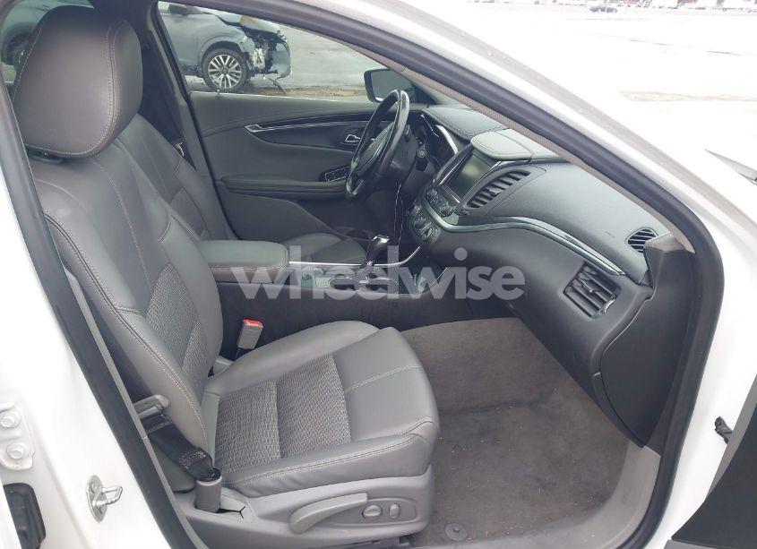 Photo 5 of 2018 Chevrolet Impala 1LT (VIN 2G1105S36J9116229)