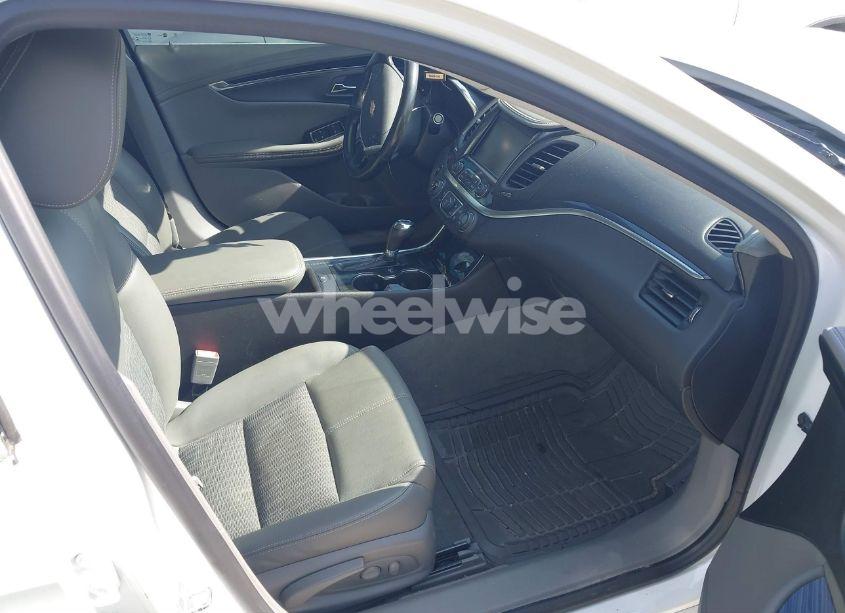 Photo 5 of 2018 Chevrolet Impala 1LT (VIN 2G1105S36J9120149)