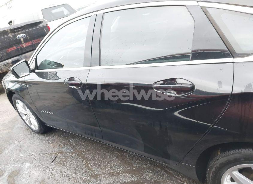 Photo 14 of 2017 Chevrolet Impala 1LT (VIN 2G1105S37H9180709)