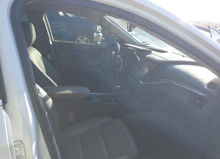 Photo 5 of 2017 Chevrolet Impala 1LT (VIN 2G1105S37H9181732)