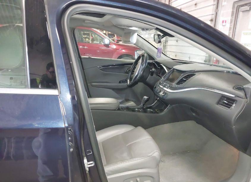 Photo 5 of 2018 Chevrolet Impala 1LT (VIN 2G1105S37J9123903)