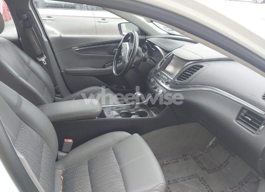 Photo 5 of 2018 Chevrolet Impala 1LT (VIN 2G1105S37J9136487)