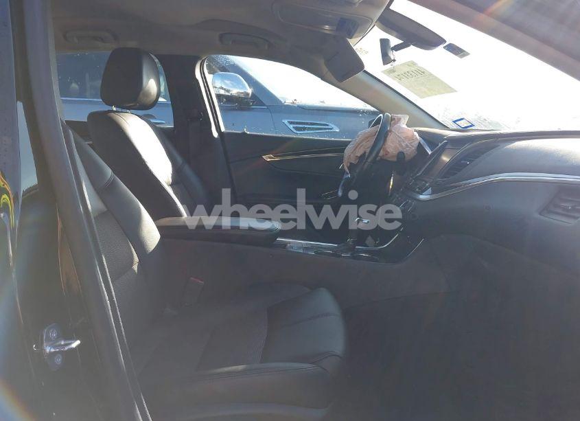 Photo 5 of 2018 Chevrolet Impala 1LT (VIN 2G1105S37J9142581)