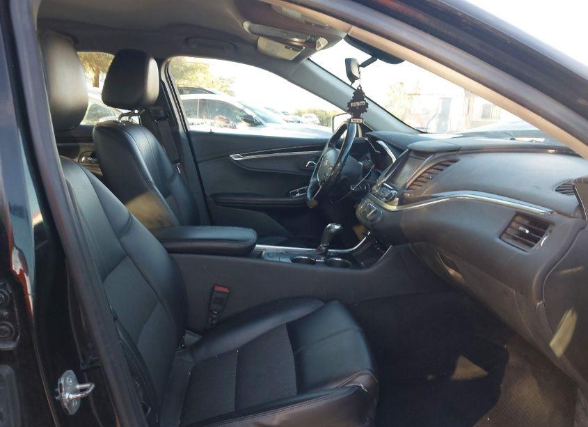 Photo 5 of 2017 Chevrolet Impala 1LT (VIN 2G1105S38H9132684)