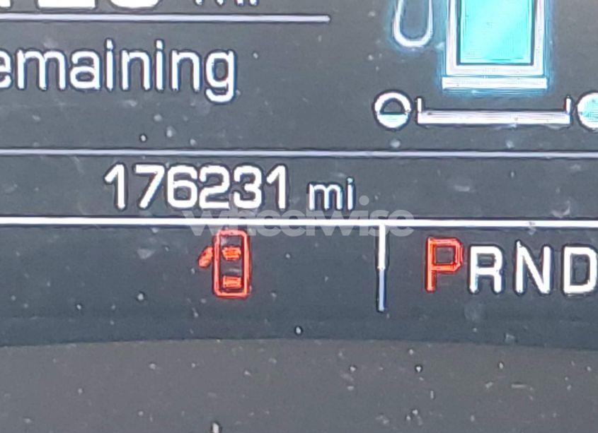 Photo 15 of 2018 Chevrolet Impala 1LT (VIN 2G1105S38J9137695)