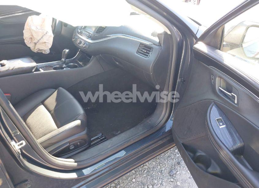 Photo 5 of 2018 Chevrolet Impala 1LT (VIN 2G1105S38J9137695)