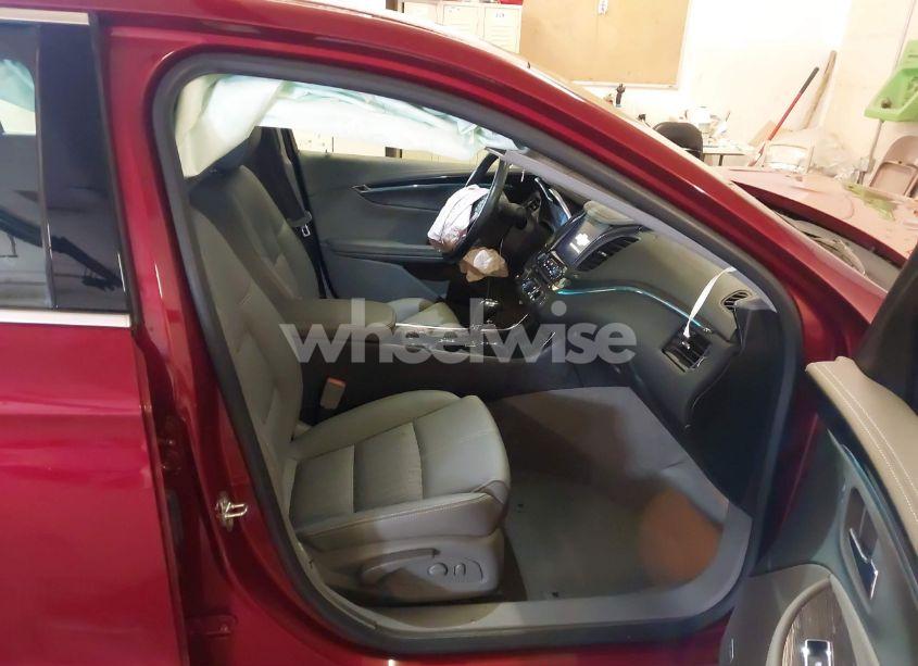 Photo 5 of 2018 Chevrolet Impala 1LT (VIN 2G1105S38J9143996)