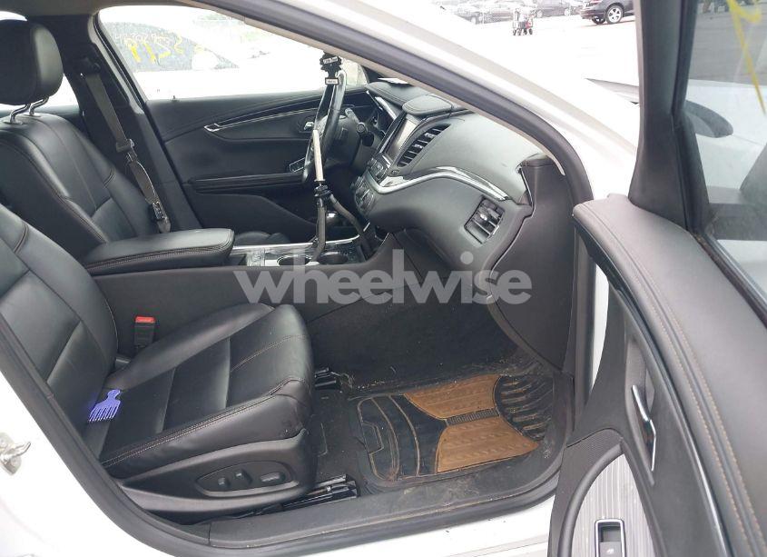 Photo 5 of 2018 Chevrolet Impala 1LT (VIN 2G1105S38J9151127)