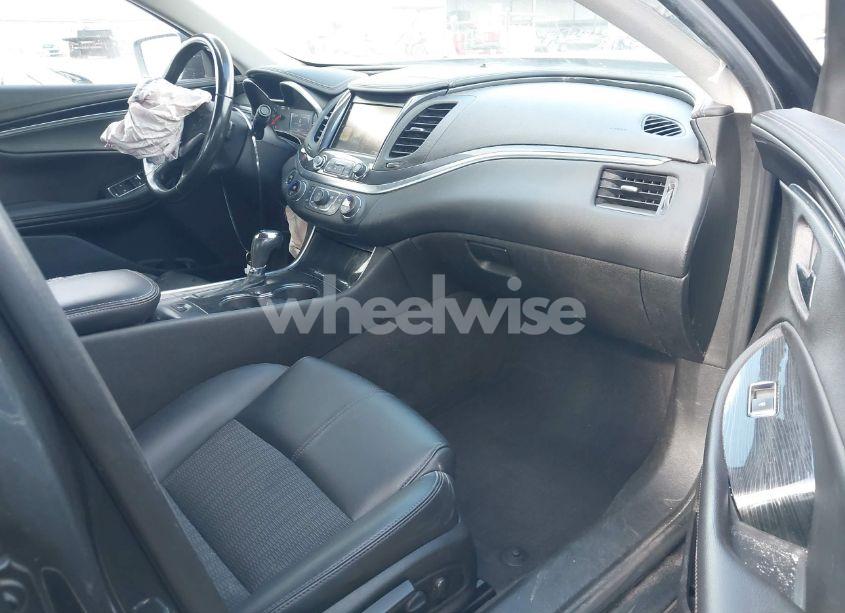 Photo 5 of 2018 Chevrolet Impala 1LT (VIN 2G1105S38J9171894)