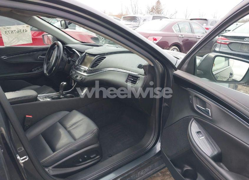 Photo 5 of 2018 Chevrolet Impala 1LT (VIN 2G1105S38J9177680)