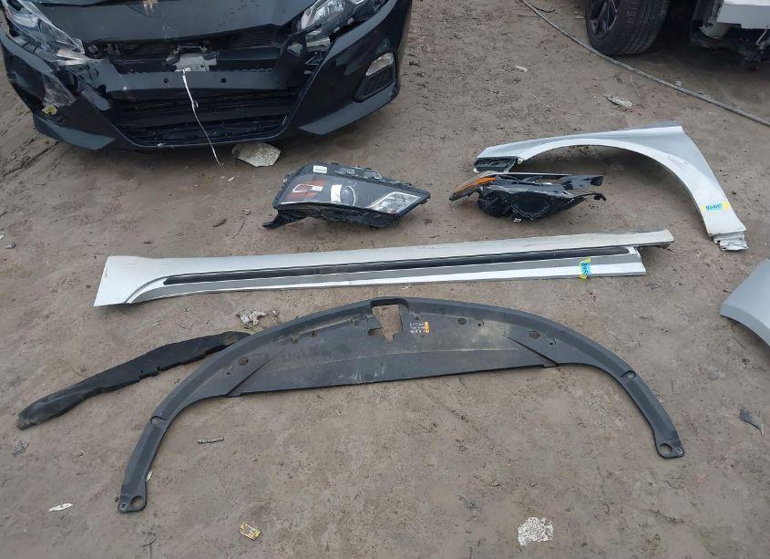 Photo 18 of 2017 Chevrolet Impala 1LT (VIN 2G1105S39H9112265)