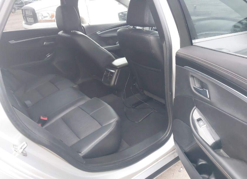 Photo 8 of 2017 Chevrolet Impala 1LT (VIN 2G1105S39H9112265)