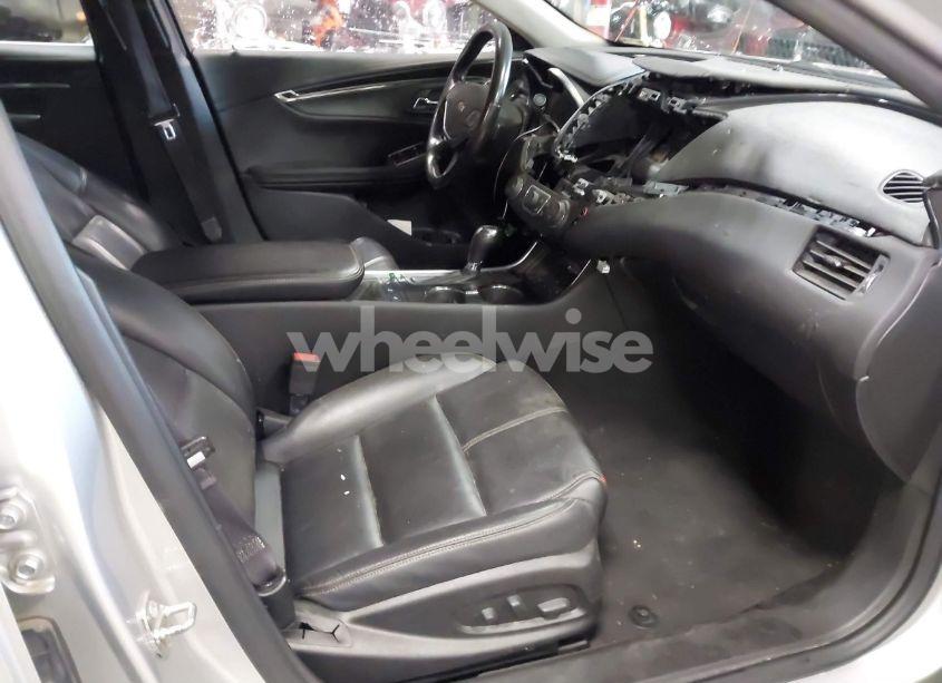 Photo 5 of 2017 Chevrolet Impala 1LT (VIN 2G1105S39H9172272)