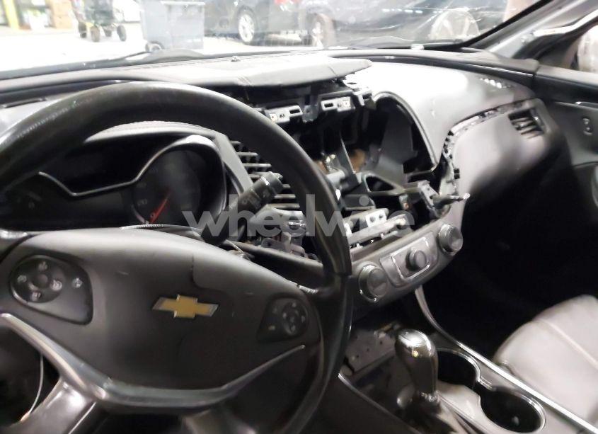 Photo 6 of 2017 Chevrolet Impala 1LT (VIN 2G1105S39H9172272)