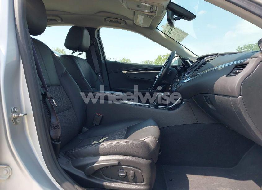 Photo 5 of 2017 Chevrolet Impala 1LT (VIN 2G1105S39H9175060)