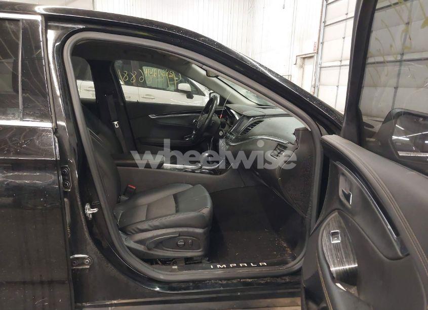 Photo 5 of 2017 Chevrolet Impala 1LT (VIN 2G1105S39H9181442)