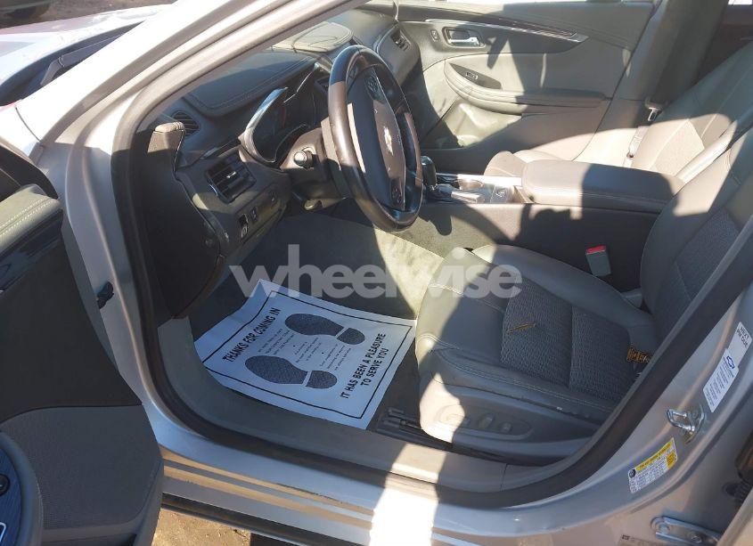 Photo 5 of 2018 Chevrolet Impala 1LT (VIN 2G1105S39J9111347)