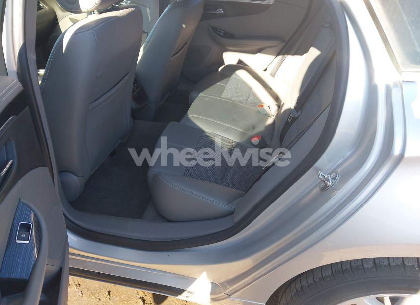 Photo 8 of 2018 Chevrolet Impala 1LT (VIN 2G1105S39J9111347)