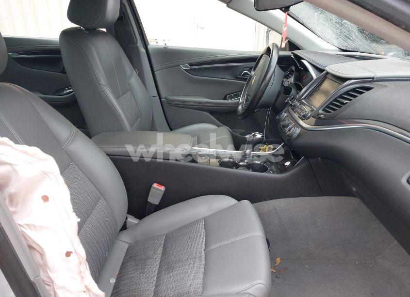 Photo 5 of 2018 Chevrolet Impala 1LT (VIN 2G1105S39J9169992)