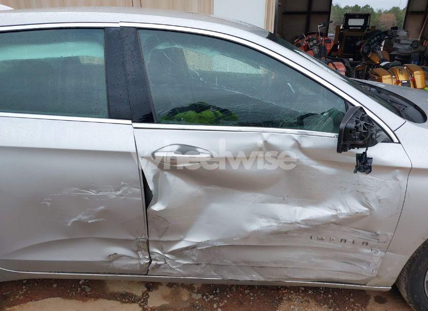 Photo 6 of 2018 Chevrolet Impala 1LT (VIN 2G1105S39J9169992)