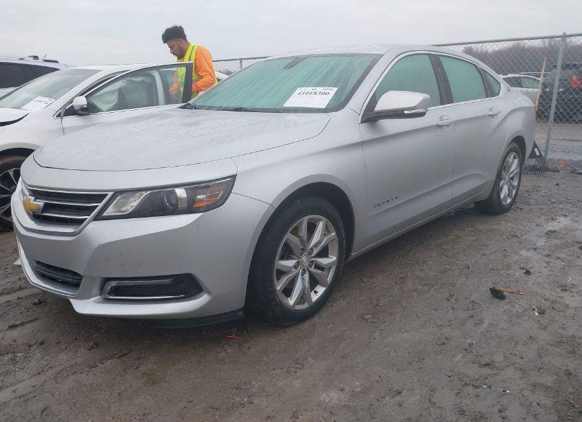 Photo 2 of 2018 Chevrolet Impala 1LT (VIN 2G1105S3XJ9102964)
