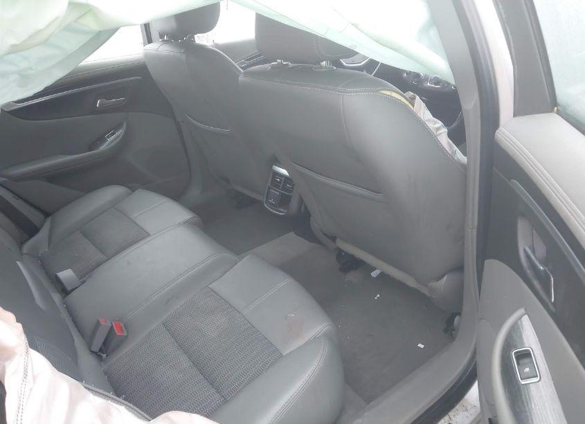 Photo 8 of 2018 Chevrolet Impala 1LT (VIN 2G1105S3XJ9102964)