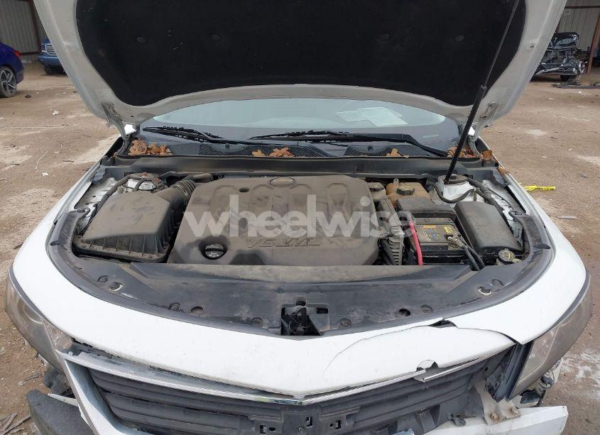 Photo 10 of 2018 Chevrolet Impala 1LT (VIN 2G1105S3XJ9116315)