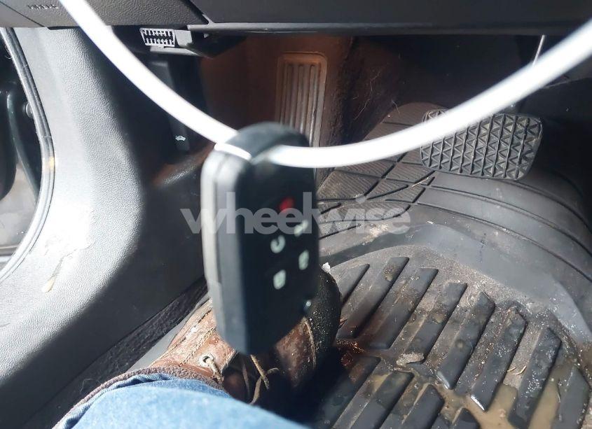 Photo 11 of 2018 Chevrolet Impala 1LT (VIN 2G1105S3XJ9142915)