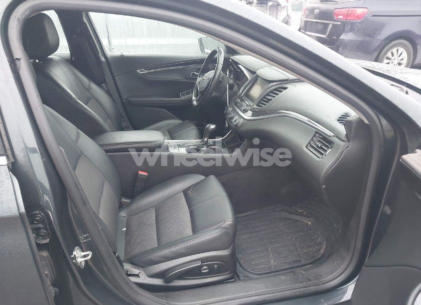 Photo 5 of 2018 Chevrolet Impala 1LT (VIN 2G1105S3XJ9142915)