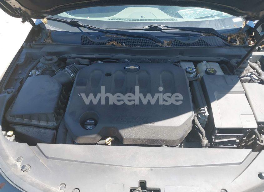 Photo 10 of 2018 Chevrolet Impala 1LT (VIN 2G1105S3XJ9152876)