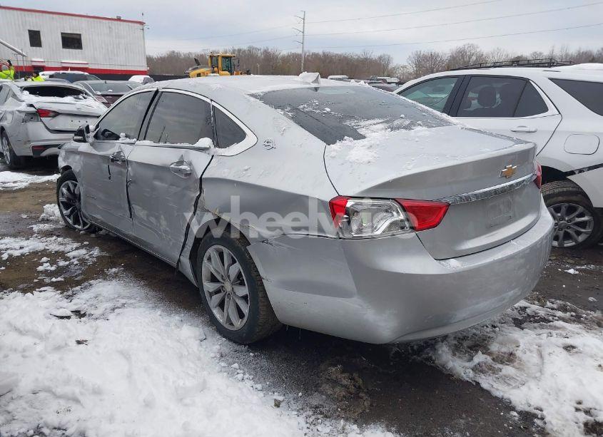 Photo 3 of 2018 Chevrolet Impala 1LT (VIN 2G1105S3XJ9160556)
