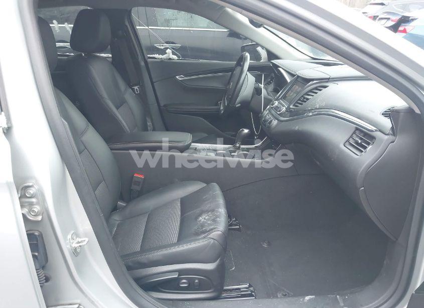 Photo 5 of 2018 Chevrolet Impala 1LT (VIN 2G1105S3XJ9160556)