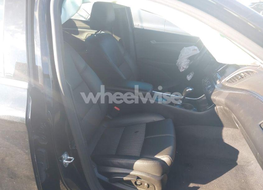 Photo 5 of 2018 Chevrolet Impala 1LT (VIN 2G1105S3XJ9170441)