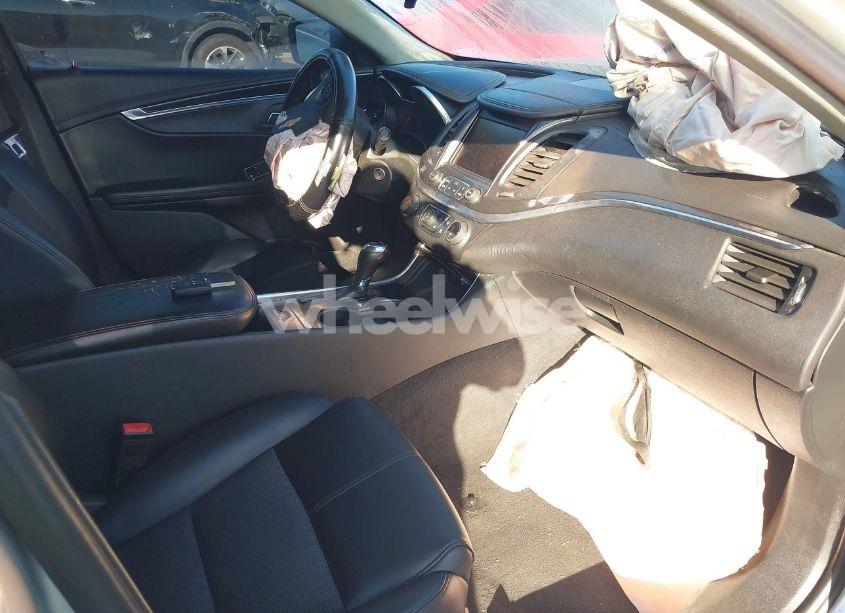 Photo 5 of 2017 Chevrolet Impala 1LT (VIN 2G1105SA0H9137389)