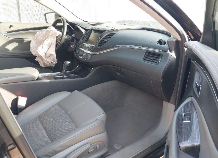 Photo 5 of 2017 Chevrolet Impala 1LT (VIN 2G1105SA1H9185063)