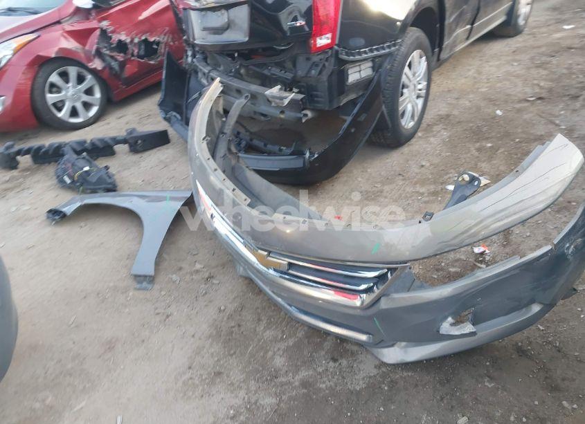 Photo 12 of 2017 Chevrolet Impala 1LT (VIN 2G1105SA2H9165713)