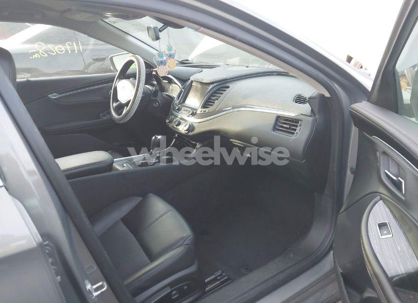 Photo 5 of 2017 Chevrolet Impala 1LT (VIN 2G1105SA2H9165713)