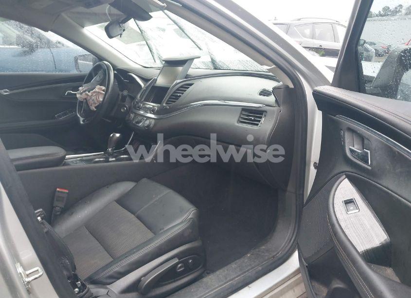 Photo 5 of 2017 Chevrolet Impala 1LT (VIN 2G1105SA3H9137063)