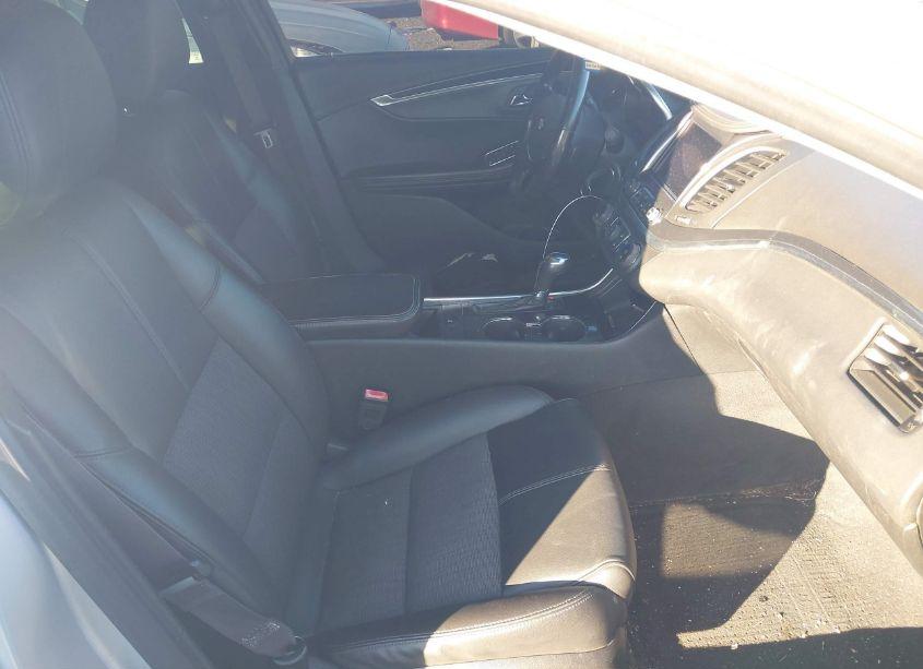 Photo 5 of 2017 Chevrolet Impala 1LT (VIN 2G1105SA4H9149836)