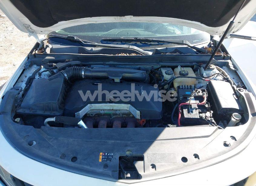 Photo 10 of 2016 Chevrolet Impala 1LT (VIN 2G1105SA6G9208464)