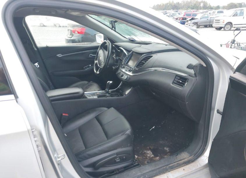 Photo 5 of 2017 Chevrolet Impala 1LT (VIN 2G1105SA6H9138384)