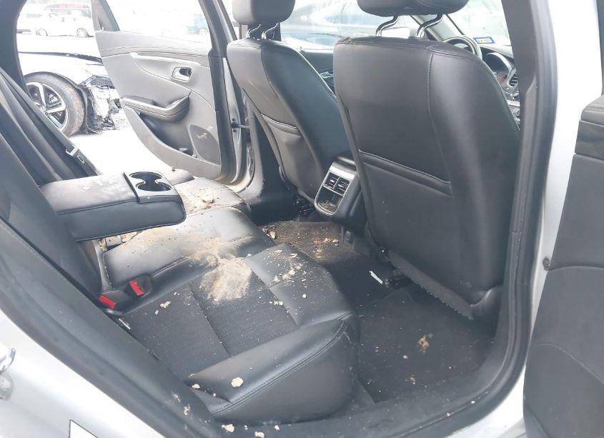 Photo 8 of 2017 Chevrolet Impala 1LT (VIN 2G1105SA6H9138384)